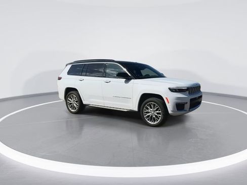 Used 2025 Jeep Grand Cherokee L Summit w/ Luxury Tech Group V image 13