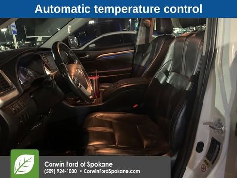 Used 2017 Toyota Highlander SE image 8
