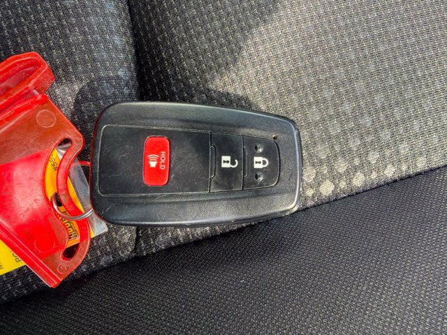 Used 2022 Toyota Prius LE FWD image 30