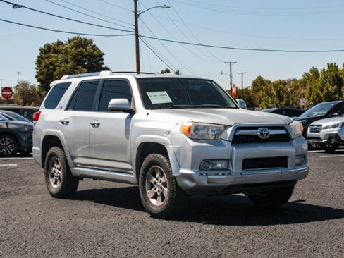 Used 2011 Toyota 4Runner SR5 w/ Premium Pkg w/Leather AWD/4WD image 3
