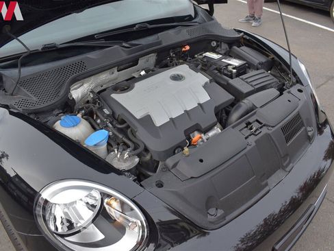 Used 2013 Volkswagen Beetle TDI image 26