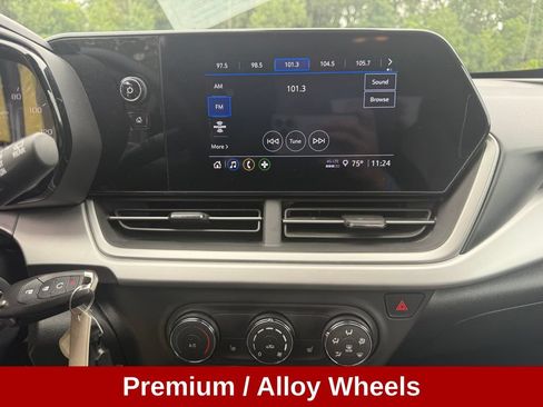 Used 2024 Chevrolet Trax LS w/ LS Convenience Package FWD image 17