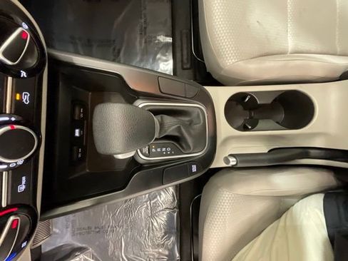 Used 2025 Kia Soul LX w/ LX Technology Package FWD image 21