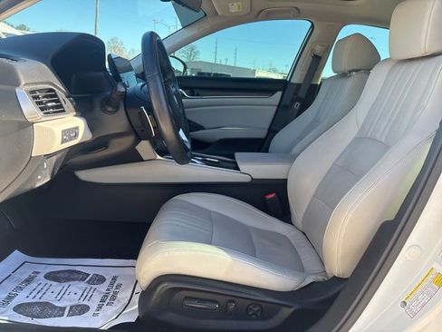Used 2018 Honda Accord Touring image 15