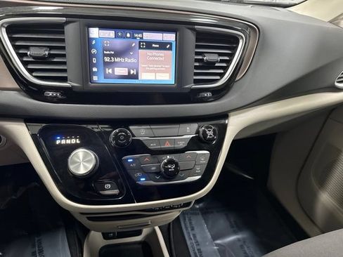 Used 2022 Chrysler Voyager LX FWD image 20