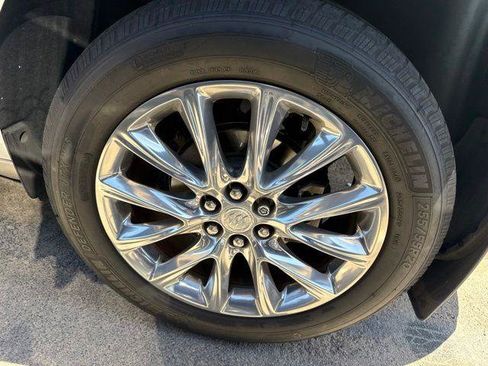 Used 2018 Buick Enclave Essence w/ Trailering Package FWD image 15
