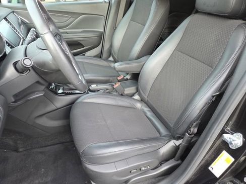 Used 2021 Buick Encore Preferred w/ Safety Package image 28