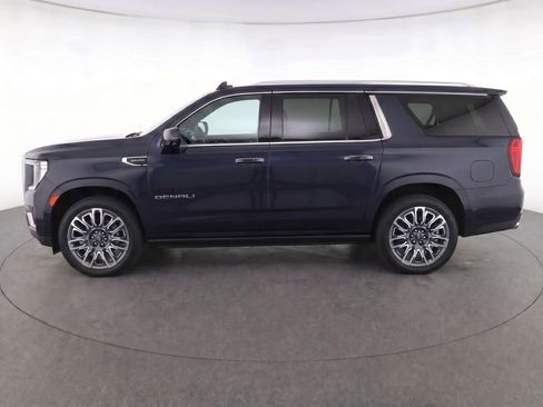Used 2023 GMC Yukon XL Denali Ultimate w/ LPO, Floor Liner Package AWD/4WD image 4
