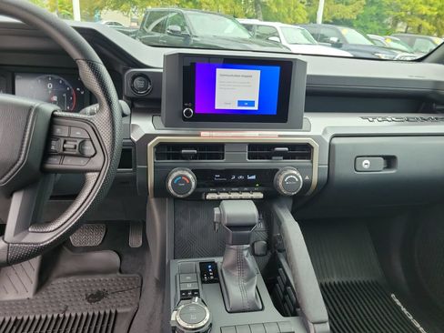 Certified 2026 Toyota Tacoma SR5 AWD/4WD image 18