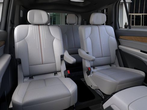 New 2026 Cadillac Vistiq Luxury w/ LPO, Floor Liner Package AWD/4WD image 17