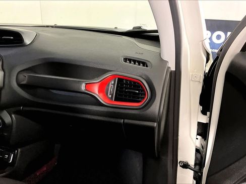 Used 2023 Jeep Renegade Trailhawk image 16