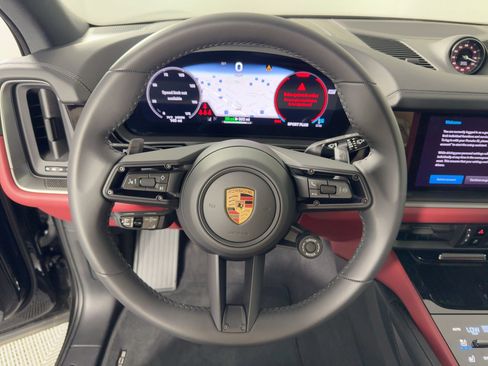 Used 2025 Porsche Cayenne Coupe AWD/4WD image 11