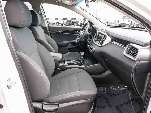 Used 2019 Kia Sorento FWD V6 image 18