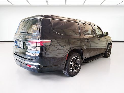 Used 2024 Jeep Wagoneer L Series III w/ Flexible Seating Group AWD/4WD image 4