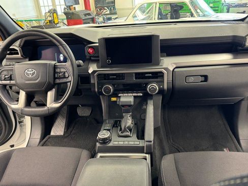 Used 2025 Toyota 4Runner TRD Off-Road image 4