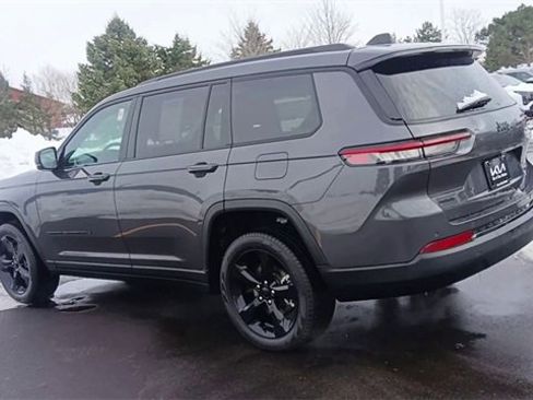 Used 2025 Jeep Grand Cherokee L Limited w/ Black Appearance Package image 9