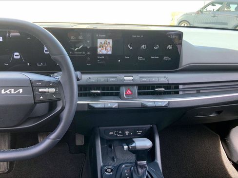 Used 2025 Kia K4 EX image 6
