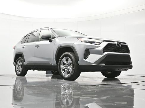 Used 2025 Toyota RAV4 LE AWD/4WD image 38