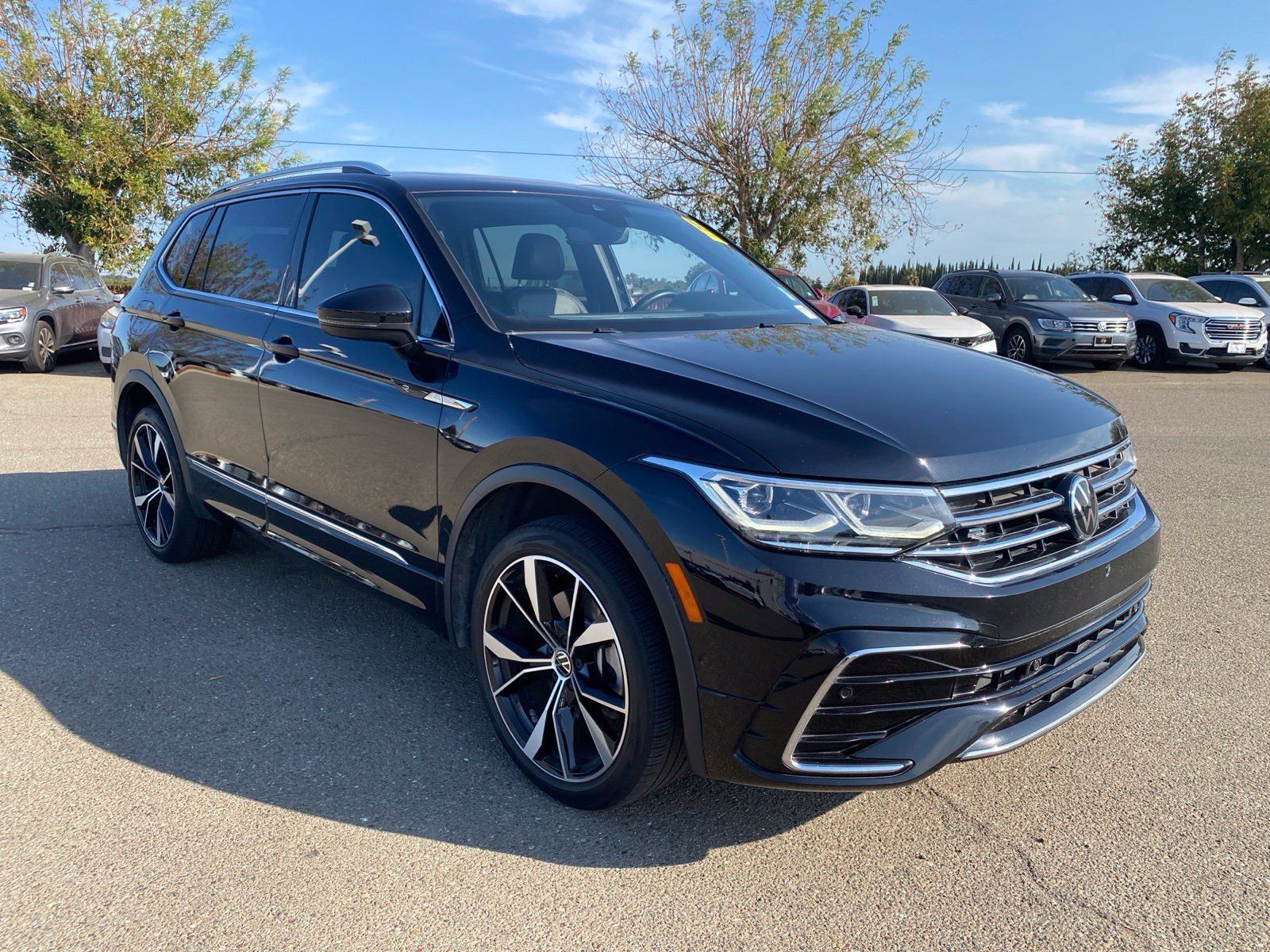 Used 2024 Volkswagen Tiguan SEL R-Line AWD/4WD image 4