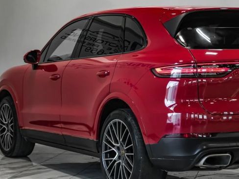 Used 2021 Porsche Cayenne AWD/4WD image 14