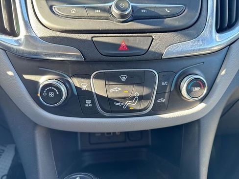 Used 2020 Chevrolet Equinox LS image 18