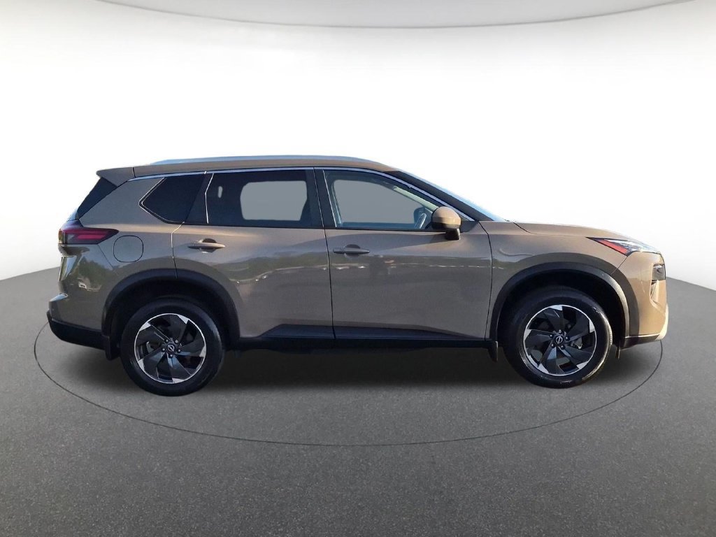 Used 2024 Nissan Rogue SV w/ SV Premium Package AWD/4WD image 4