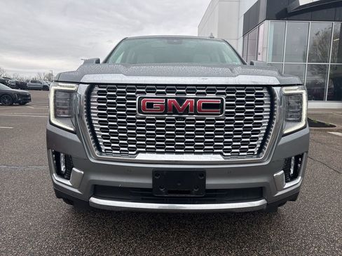 Used 2023 GMC Yukon XL Denali AWD/4WD image 3