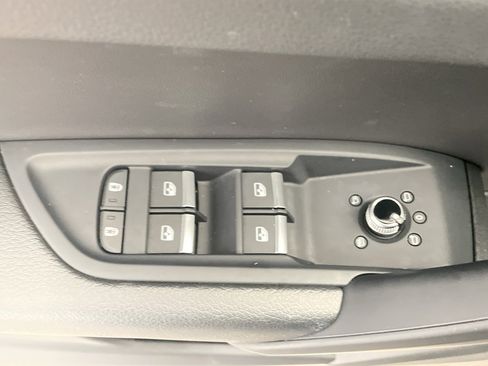 Used 2023 Audi Q5 2.0T Premium w/ Convenience Package image 11