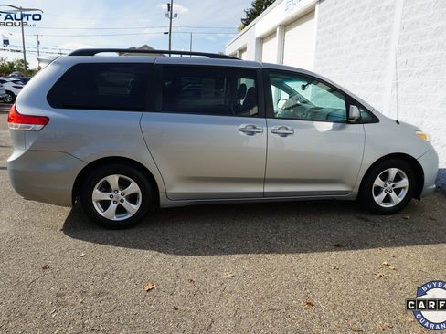 Used 2013 Toyota Sienna LE image 12