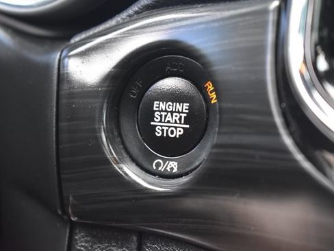 Used 2020 Jeep Grand Cherokee Altitude AWD/4WD image 28
