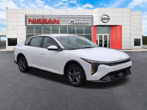 Used 2025 Kia K4 FWD image 1
