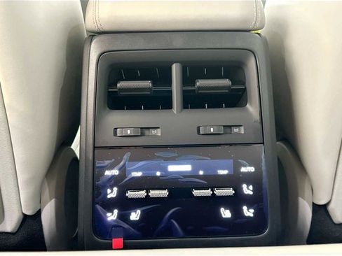 Certified 2025 Porsche Macan Electric image 24