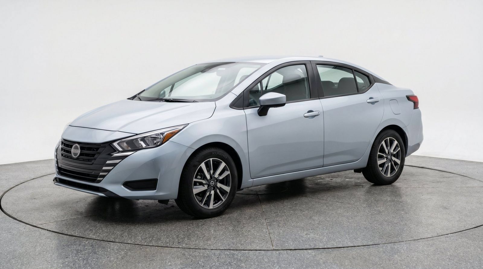 Used 2025 Nissan Versa SV FWD image 3