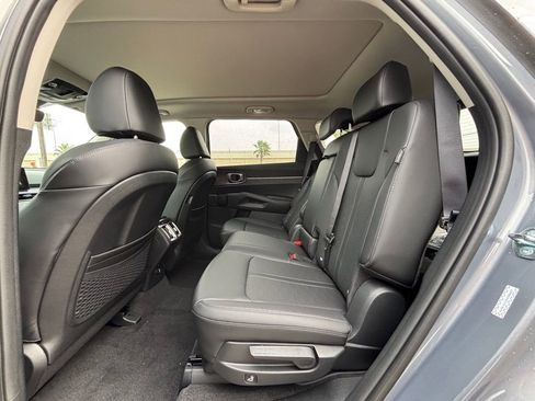 New 2025 Kia Sorento S w/ Panoramic Sunroof Package FWD image 17