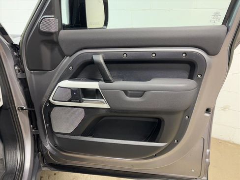 Used 2023 Land Rover Defender 130 SE image 37