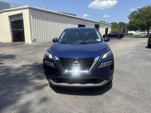 Used 2023 Nissan Rogue SV FWD image 2
