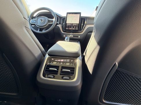 New 2026 Volvo XC60 B5 Ultra w/ Protection Package Premier image 11