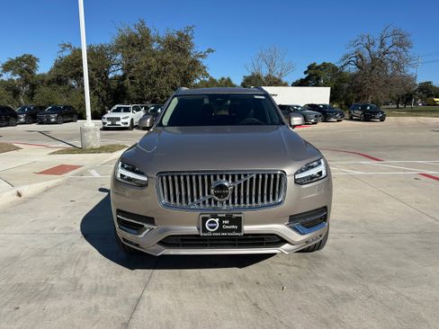 Used 2025 Volvo XC90 B6 Ultra w/ Lounge Package image 6