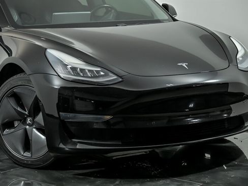 Used 2018 Tesla Model 3 Mid Range RWD image 2