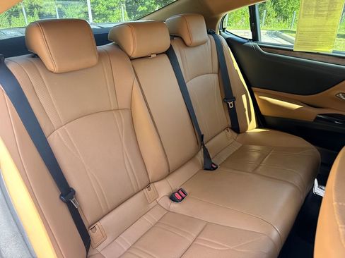 Used 2022 Lexus ES 350 Ultra Luxury w/ Accessory Package 2 FWD image 32