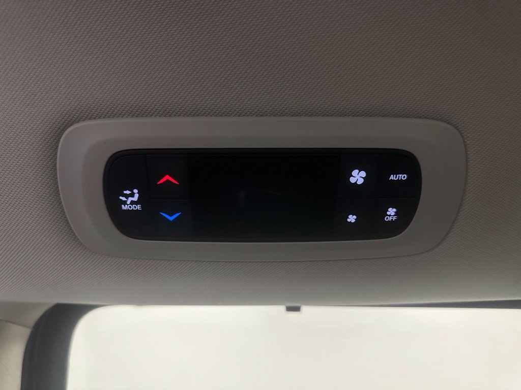 Used 2024 Chrysler Pacifica Touring-L FWD image 24