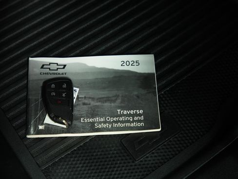 Used 2025 Chevrolet Traverse LT w/ Sun and Wheel Package AWD/4WD image 17