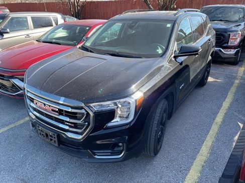 Used 2024 GMC Terrain AT4 image 3