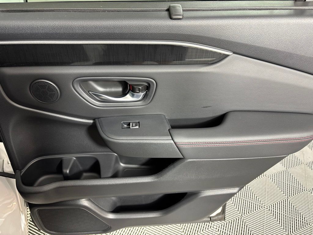 Certified 2025 Honda Pilot Black Edition image 16