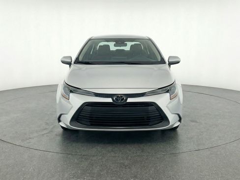 Used 2025 Toyota Corolla LE FWD image 2