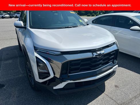Used 2025 Chevrolet Equinox ACTIV w/ Convenience Package III AWD/4WD image 8