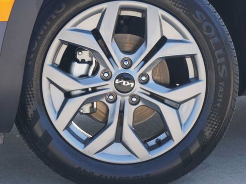 Certified 2026 Kia Seltos LX FWD image 2