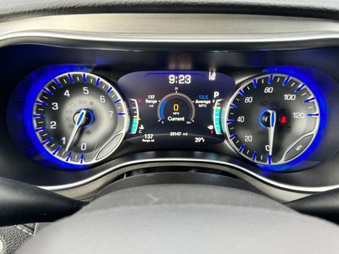 Used 2023 Chrysler Pacifica Limited w/ S Appearance Package AWD/4WD image 22