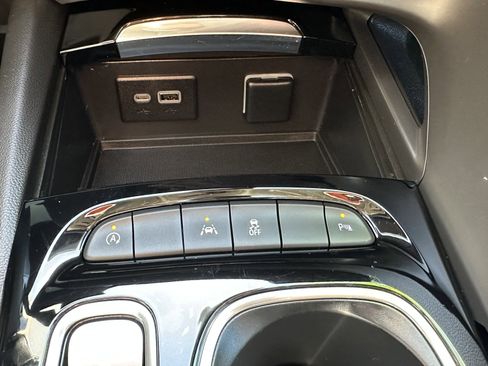 Used 2022 Buick Envision Preferred image 22