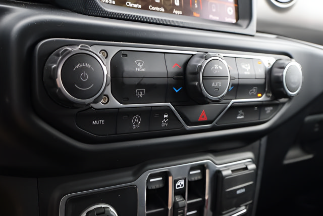 Used 2023 Jeep Gladiator Sport AWD/4WD image 22